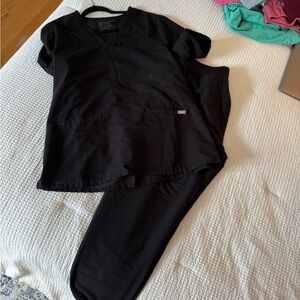 Figs Black Scrub Set